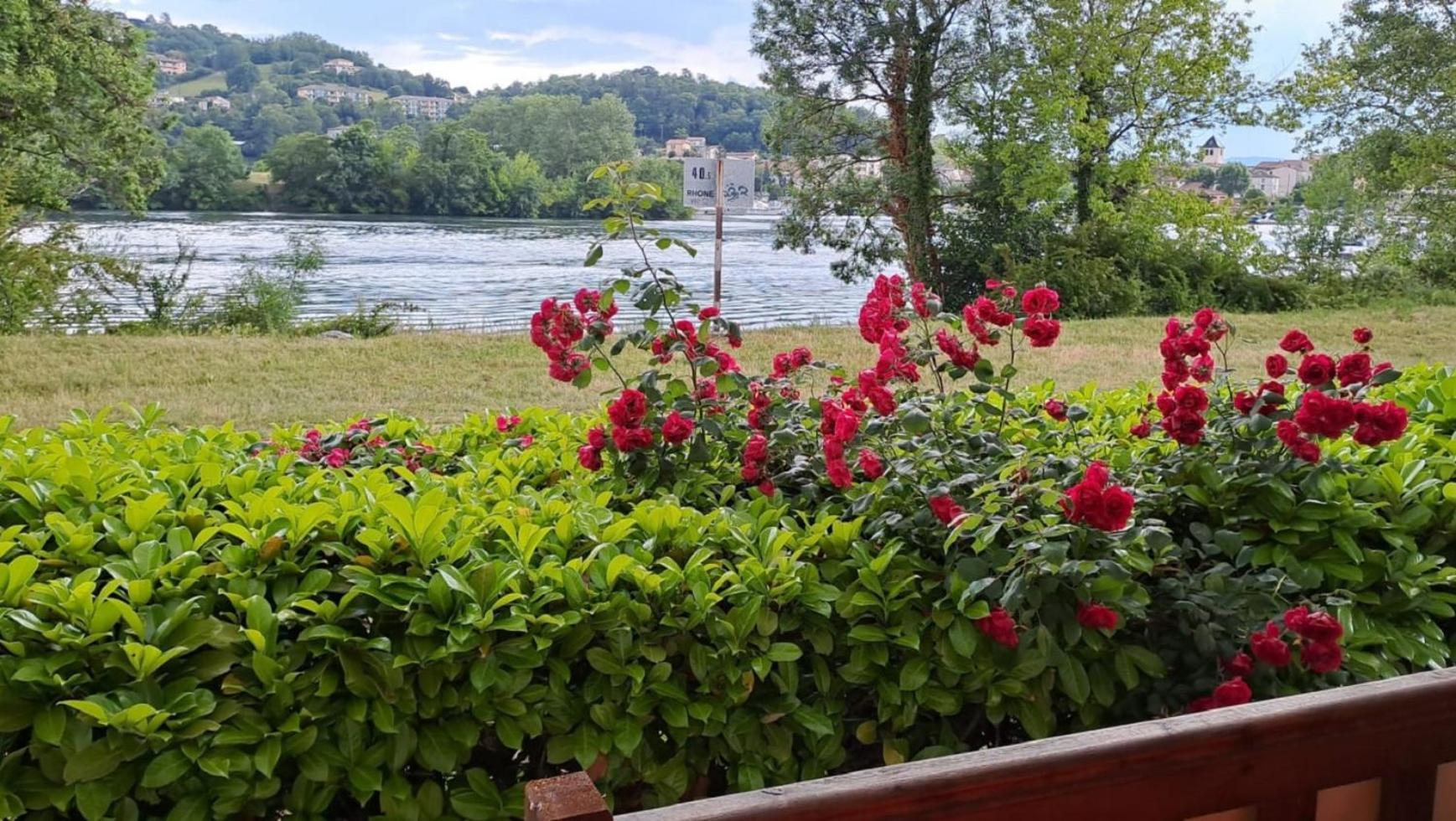 Mobile Home For You Les Rives De Condrieu Bagian luar foto